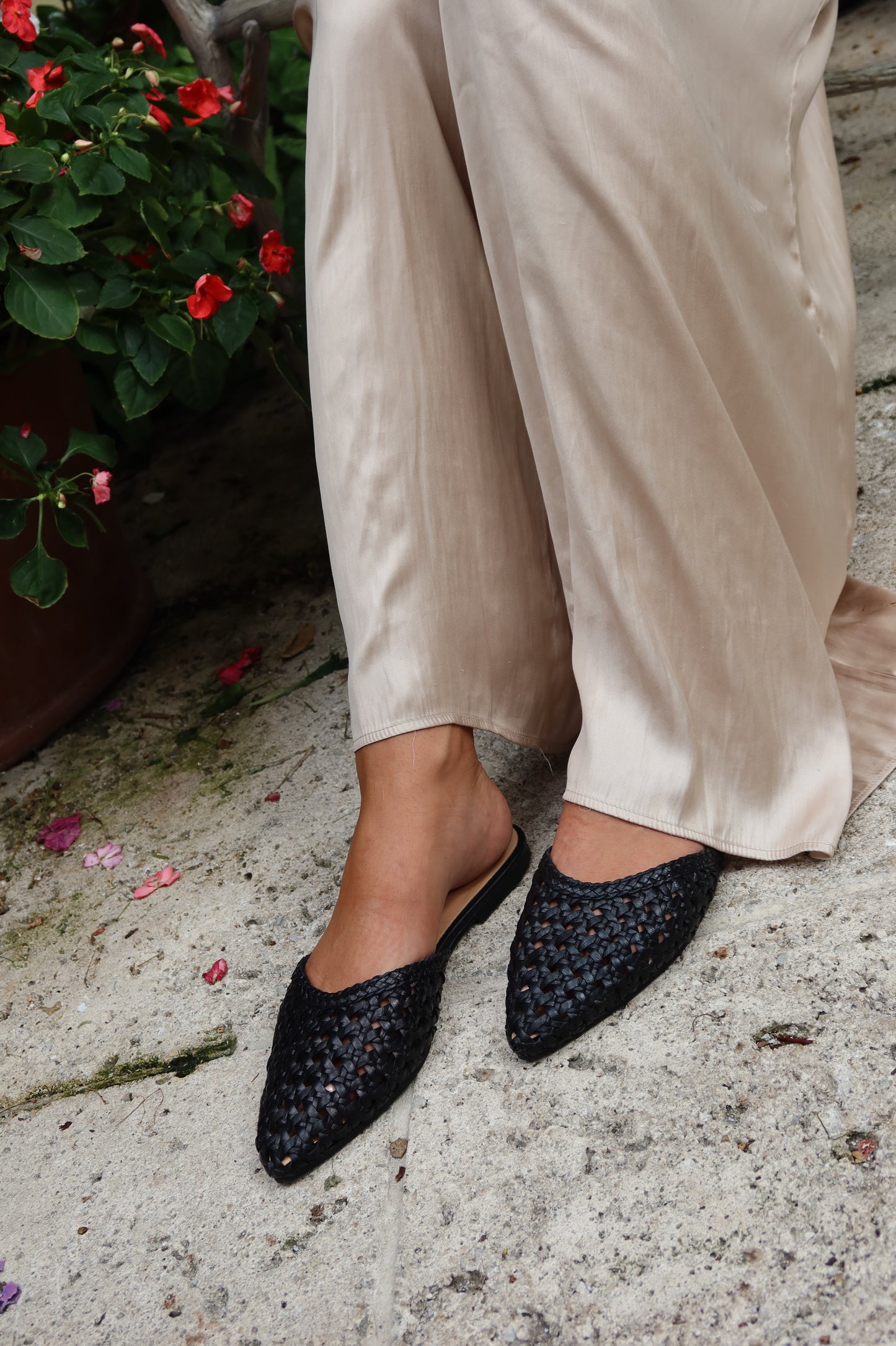 AVRIL-BLACK leather mules