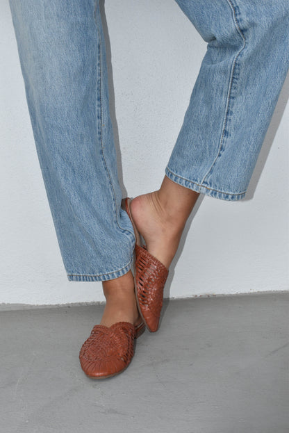 ARI - COGNAC handwoven leather mule