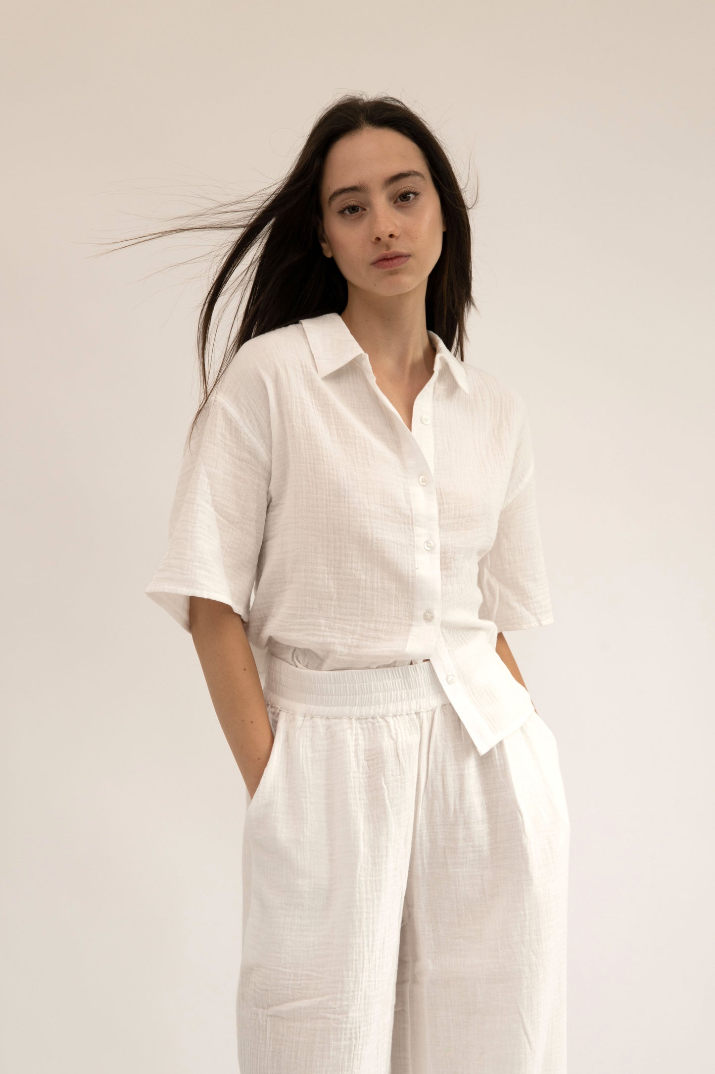 MAUI - WHITE SHORT SLEEVE BUTTON DOWN TOP