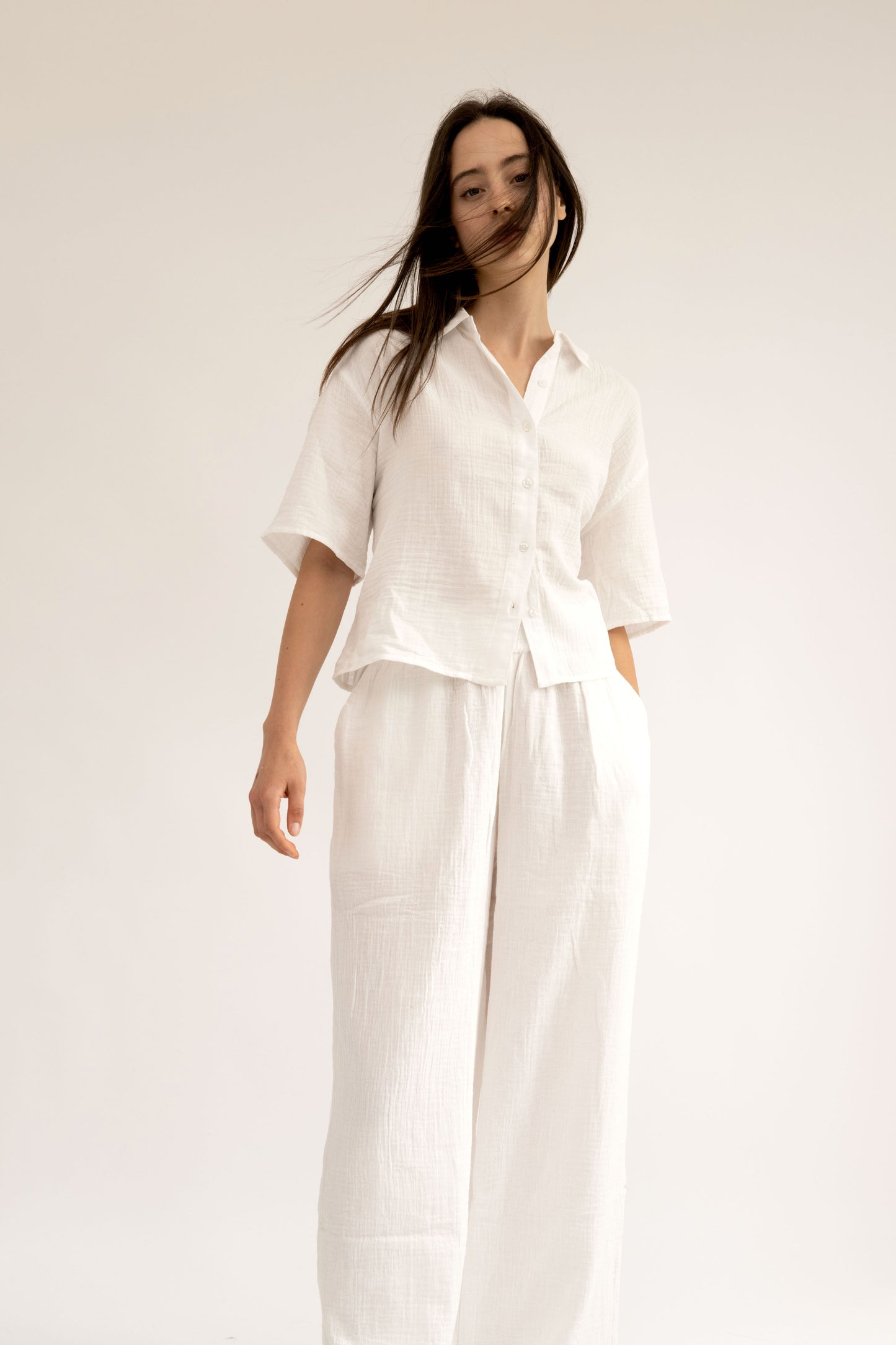 MAUI - WHITE SHORT SLEEVE BUTTON DOWN TOP