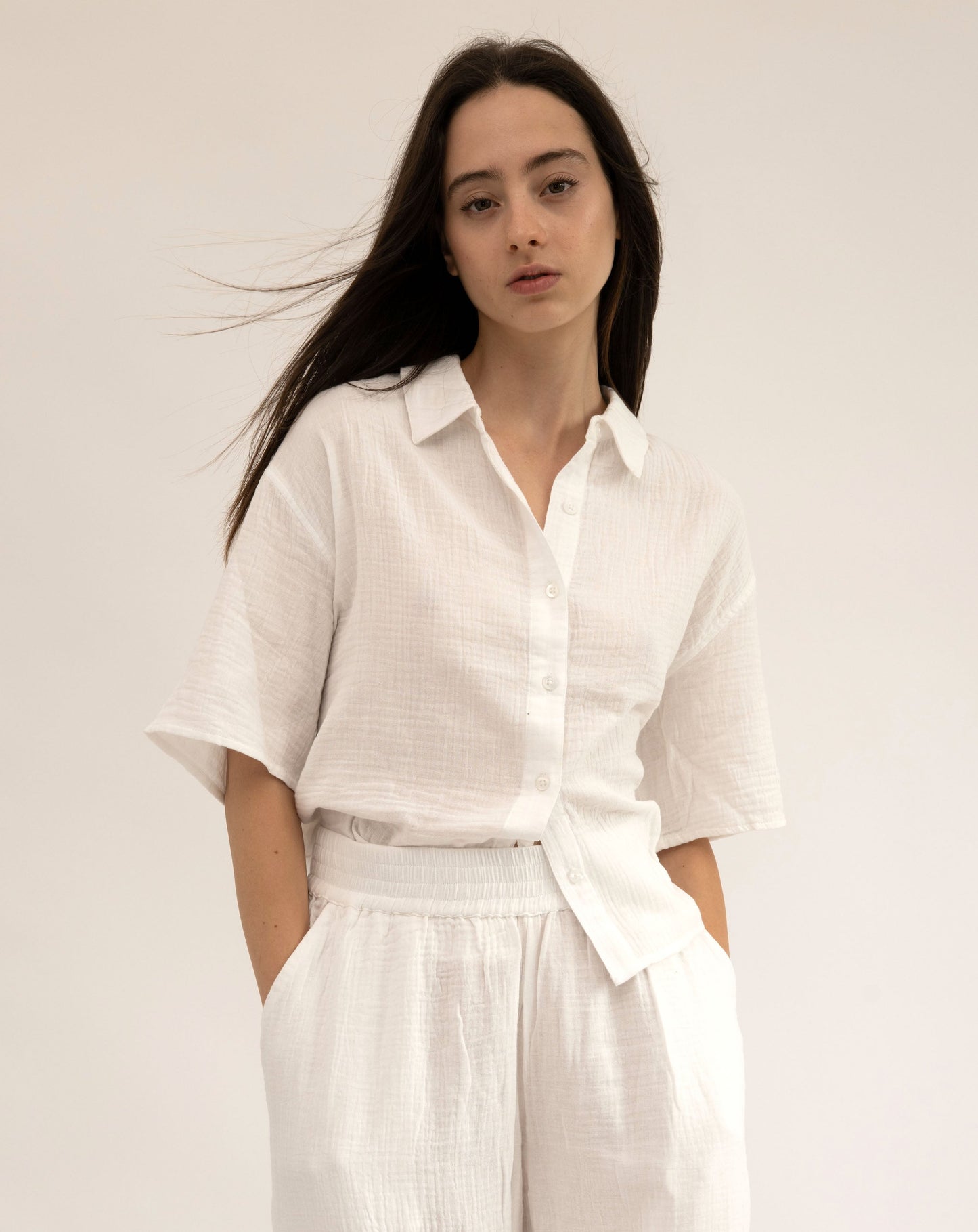 MAUI - WHITE SHORT SLEEVE BUTTON DOWN TOP