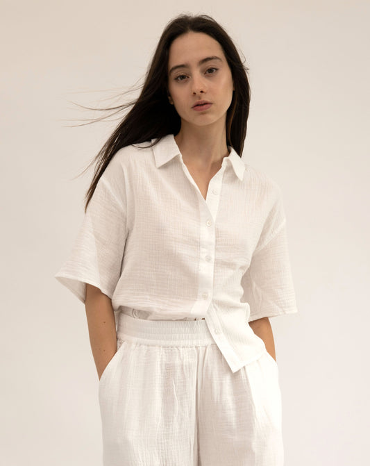 MAUI - WHITE SHORT SLEEVE BUTTON DOWN TOP