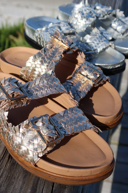 SANTIAG0 - GOLD metallic woven leather footbed buckle slide