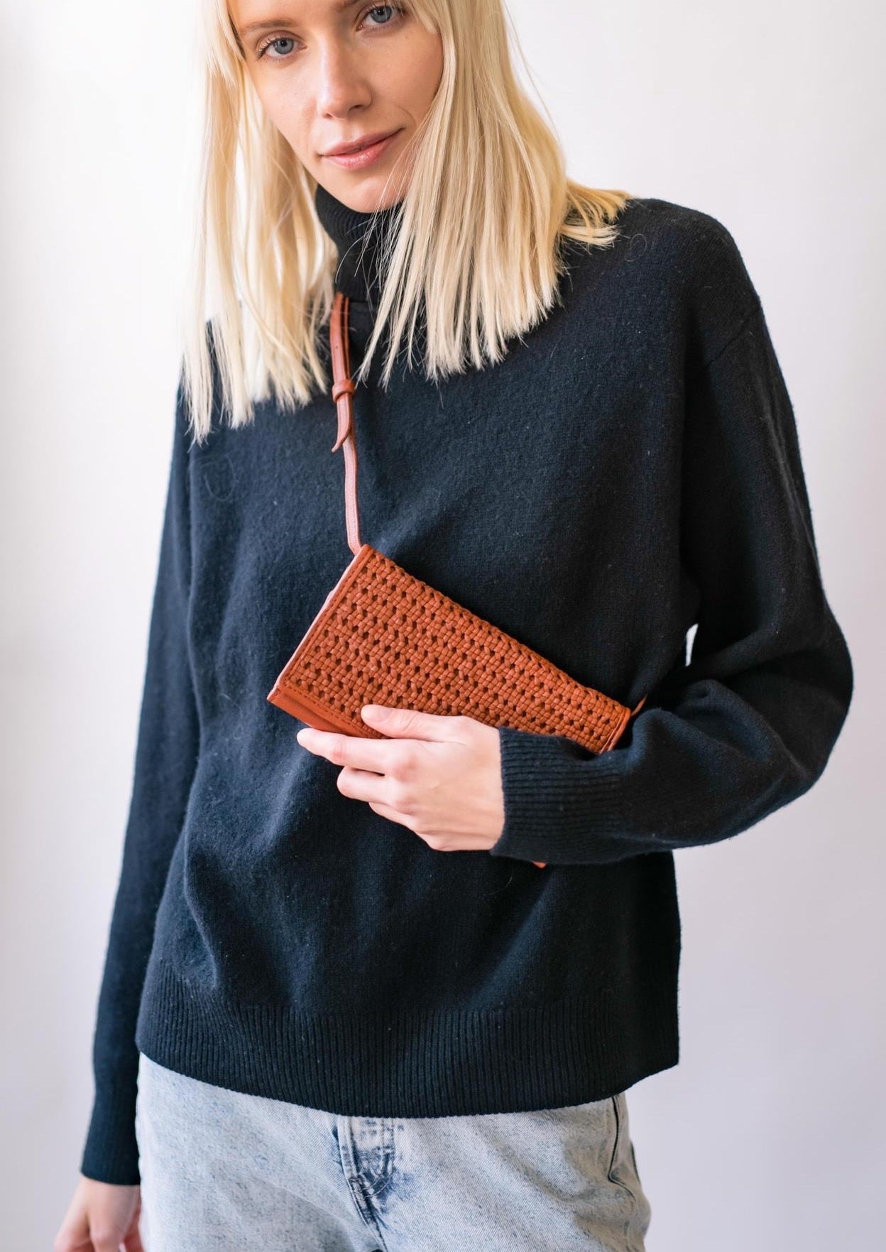 PLAYA CONVERTIBLE BAG - BROWN